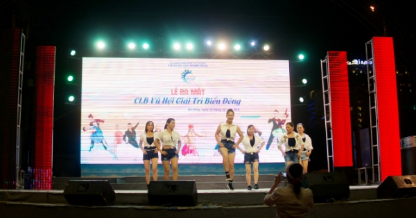 Đà Nẵng: Ra mắt CLB Vũ hội giải trí Biển Đông phục vụ người dân
