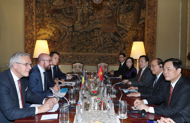 Thủ tướng Bỉ Charles Michel hội đ&agrave;m với Thủ tướng Nguyễn Xu&acirc;n Ph&uacute;c.