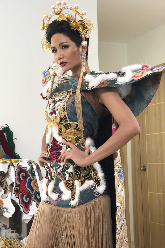 Hoa hậu H&rsquo;hen Ni&ecirc; lựa chọn trang phục d&acirc;n tộc đến với Miss Universe