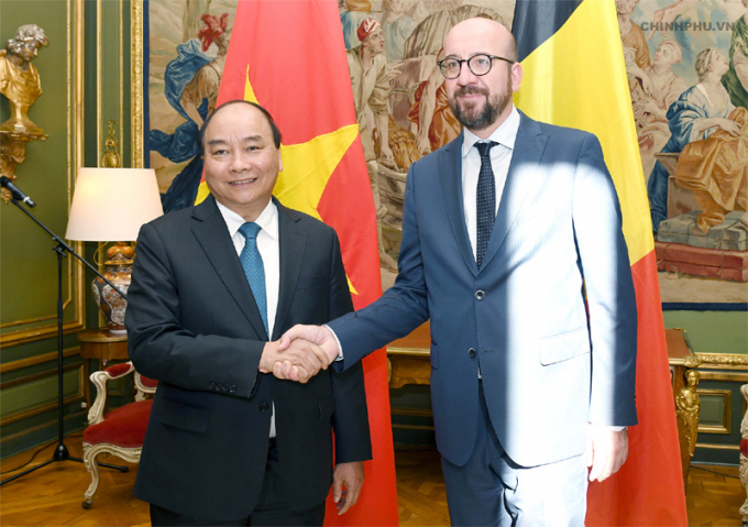 Thủ tướng Nguyễn Xu&acirc;n Ph&uacute;c hội đ&agrave;m với Thủ tướng Bỉ Charles Michel. Ảnh: VGP/Quang Hiếu