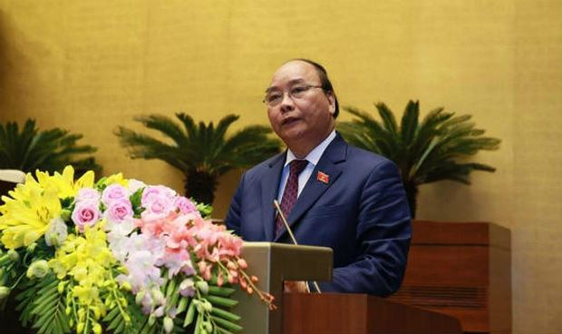 Thủ tướng Nguyễn Xu&acirc;n Ph&uacute;c tr&igrave;nh b&agrave;y b&aacute;o c&aacute;o trước Quốc hội.