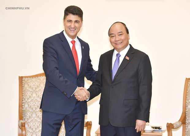Thủ tướng Nguyễn Xu&acirc;n Ph&uacute;c tiếp Chủ tịch Tập đo&agrave;n Coca-Cola Cali Dragan.