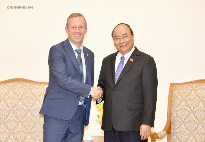 Thủ tướng Nguyễn Xu&acirc;n Ph&uacute;c tiếp Đại sứ Vương quốc Anh. Ảnh: VGP