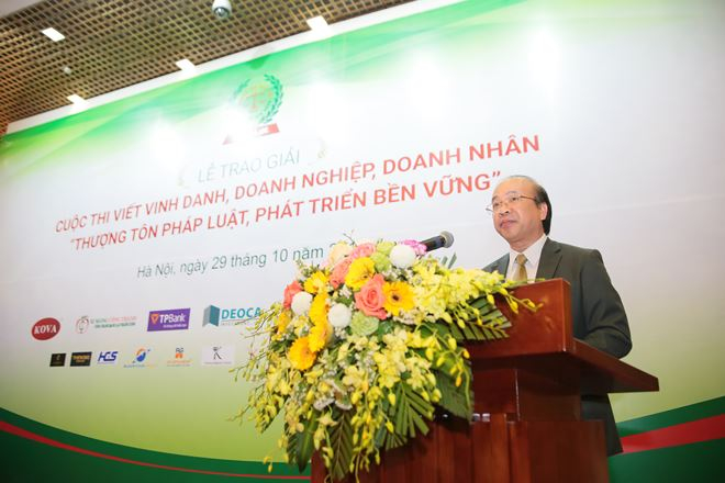 Thứ trưởng Phan Ch&iacute; Hiếu ph&aacute;t biểu tại Lễ trao giải.