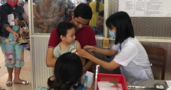 Việt Nam cấp phép lưu hành 8 loại vắc xin phòng nhiều bệnh giống Quinvaxem