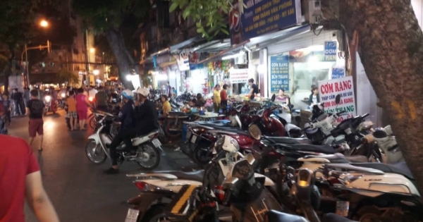 Hà Nội: Hàng loạt điểm trông giữ xe không phép ung dung hoạt ở phường Lý Thái Tổ
