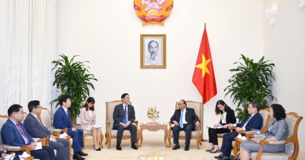 Thủ tướng Nguyễn Xuân Phúc tiếp lãnh đạo Tập đoàn Samsung