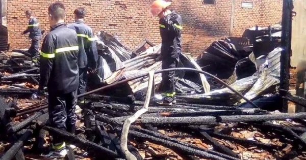Đắk Lắk: “Bà hỏa” ghé thăm, ba căn nhà bị thiêu rụi