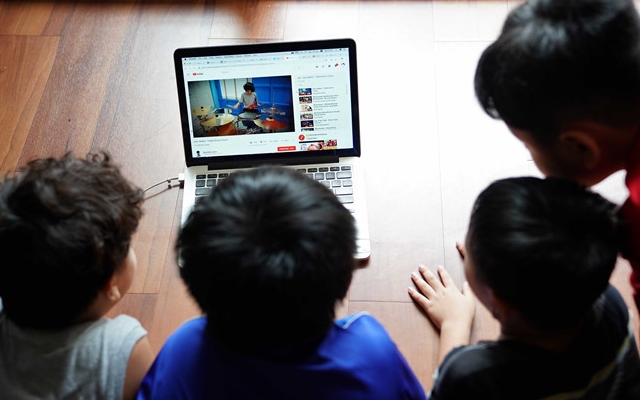 Lo ngại các kênh mạng ảnh hưởng xấu tới trẻ em