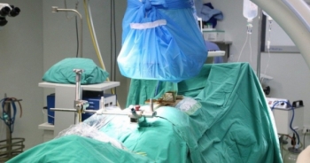 Bệnh viện tuyến tỉnh đầu tiên ứng dụng mổ robot trong phẫu thuật cột sống