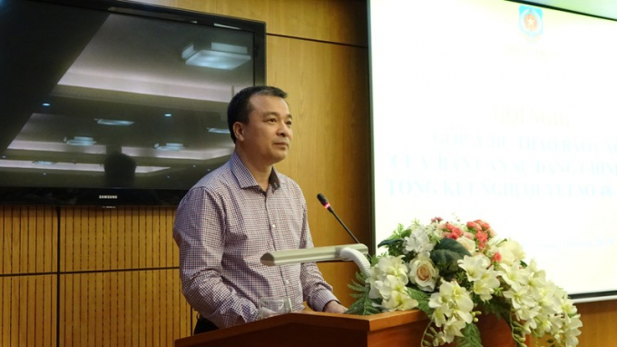 Vụ trưởng Nguyễn Hồng Tuyến trình bày dự thảo Báo cáo rút gọn