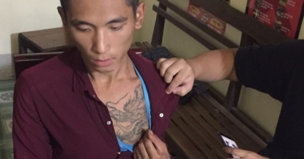 Nghệ An: Lên cơn, con nghiện vác dao đi "kiếm mồi"