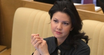 Mỹ bắt giữ, thẩm vấn nữ nghị sĩ Nga