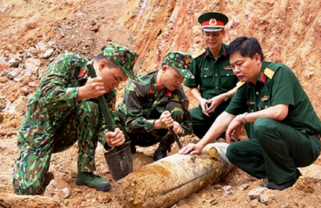Quảng Ninh: Đào móng nhà phát hiện quả bom nặng hơn 100kg
