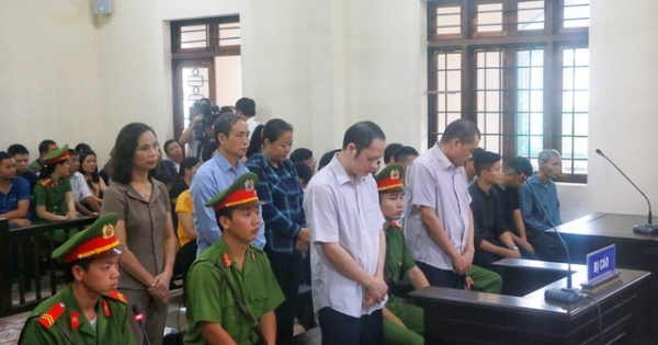 Nhiều cựu quan chức vắng mặt, phiên xử gian lận thi cử ở Hà Giang vẫn diễn ra