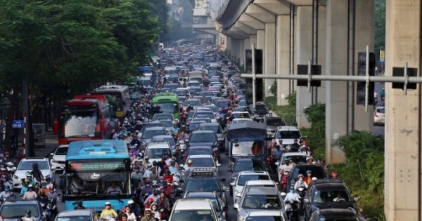 Ùn tắc giao thông tại Hà Nội, TP HCM xu hướng gia tăng