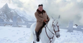 Nhà lãnh đạo Triều Tiên cưỡi ngựa trắng lên núi thiêng báo hiệu điều gì?