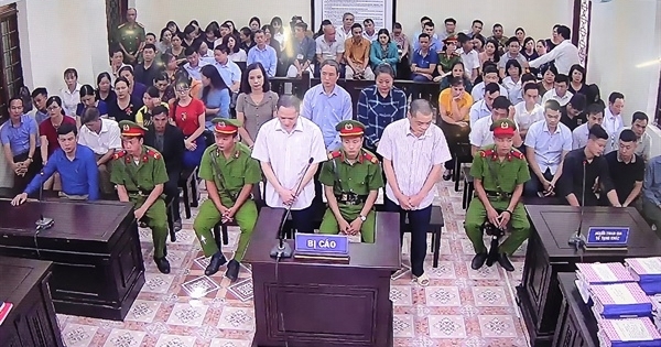 Vụ gian lận điểm thi tại Hà Giang: Bị cáo Triệu Thị Chính khóc nức nở tại tòa và nói "mình không phạm tội"