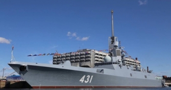 Siêu tàu mang 16 tên lửa hành trình Kalibr của Nga khoe sức mạnh trên biển
