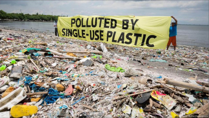 Rác nhựa đang là vấn đề nan giải và khủng hoảng.