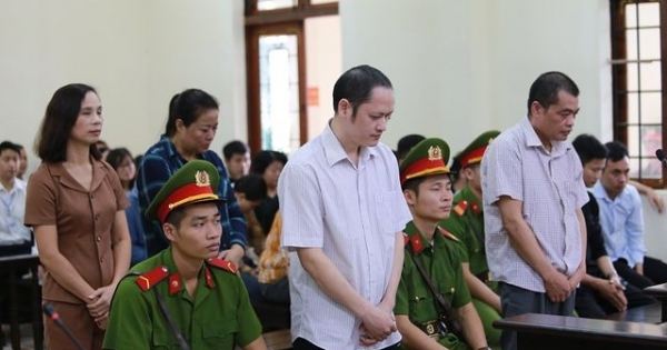 Vụ án gian lận thi cử ở Hà Giang: Kỷ luật vợ Chủ tịch tỉnh vì "nhờ vả" nâng điểm thi