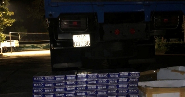 Chặn xe tải, bắt vụ vận chuyển hơn 1.000 bao thuốc lá ngoại nhập lậu