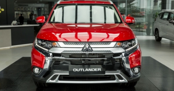 Mitsubishi Outlander phiên bản 2019 giảm gần 150 triệu