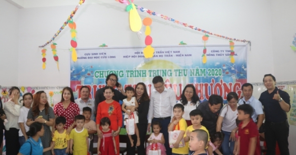 Hội đồng họ Trần Việt Nam: Tặng 500 phần quà Trung Thu cho học sinh nghèo 4 tỉnh ĐBSCL