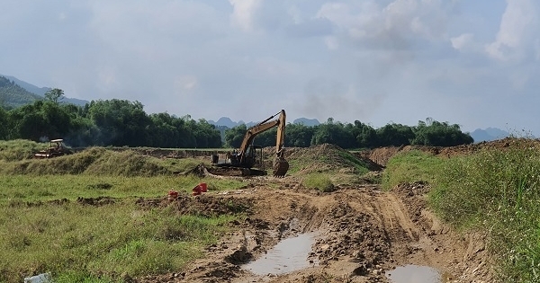 Tuyên Quang: Khoét bờ sông Phó Đáy để múc cát, doanh nghiệp Hiếu Thảo khai thác ngoài ranh giới