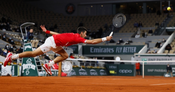 Thắng nghẹt thở Tsitsipas, Djokovic đụng độ Nadal ở trận chung kết
