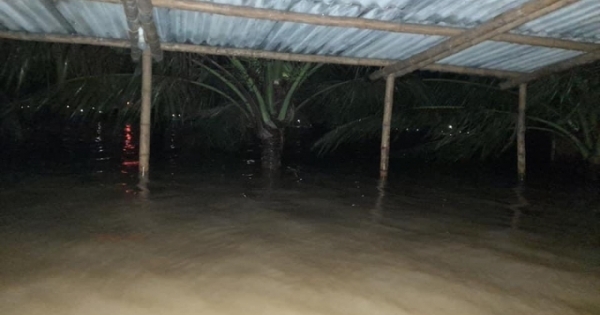 Mưa lớn trên diện rộng, gây cảnh ngập lụt khắp khu vực Trung Trung Bộ