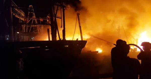 Nguyên nhân vụ hỏa hoạn kinh hoàng thiêu rụi 4 tàu cá gây thiệt hại gần 10 tỷ đồng