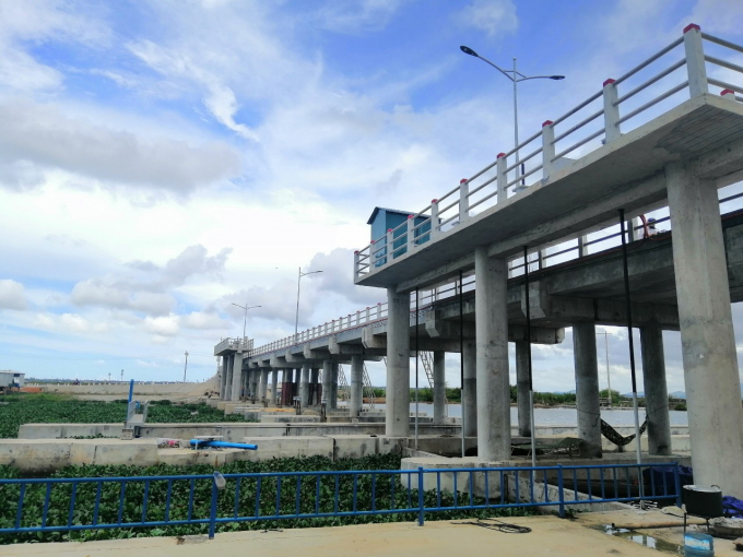 Cầu Cống Quan là hạng mục của Dự án nâng cấp, mở rộng Cống Quan thuộc dự án thành phần nâng cấp hệ thống đê sông Đại Giang được đầu tư 39 tỷ đồng