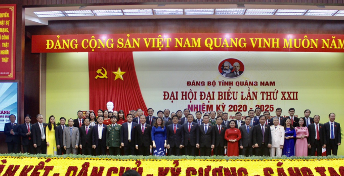 Ra mắt Ban Chấp hành Đảng bộ tỉnh Quảng Nam khóa XXII. (Ảnh: CTTQN).