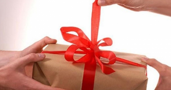 Thu hồi trên 200 triệu đồng vi phạm trong nhận quà tặng