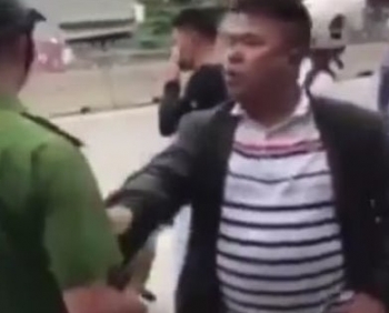 Quảng Ninh: Video ghi lại cảnh người đàn ông chửi bới, văng tục với Công an
