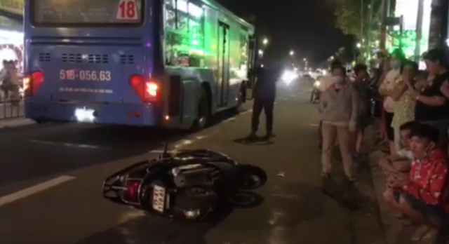 TP HCM: Sau va chạm, thanh niên ngã ra đường bị xe buýt cán tử vong