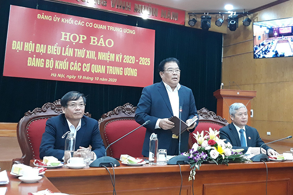 Bí thư Đảng uỷ Khối các cơ quan Trung ương Sơn Minh Thắng chủ trì cuộc họp