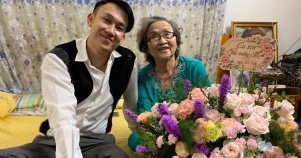 Những bông hoa dành tặng mẹ