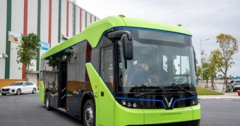 Xe buýt điện VinFast có thể vận hành đến 260km, sạc đầy trong vòng 2h
