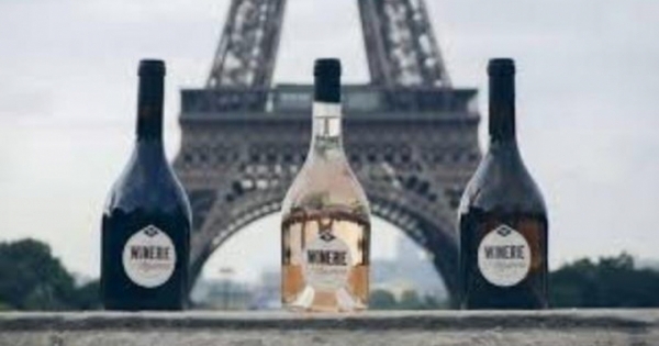 Loại rượu vang độc đáo được sản xuất ngay tại Tháp Eiffel