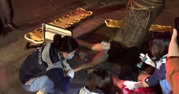Hà Nội: Hai cô gái thương vong vì xe máy lao thẳng vào gốc cây lúc rạng sáng