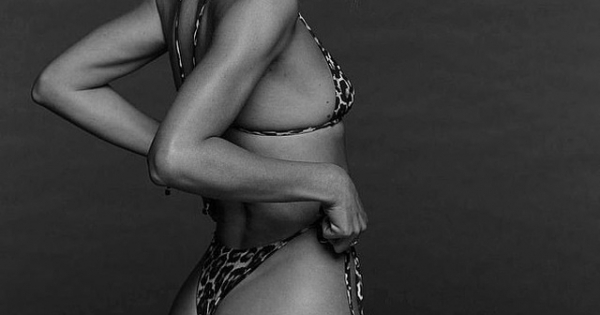 Ngưỡng mộ eo thon của siêu mẫu hai con Candice Swanepoel