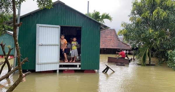 Những nhà phao diệu kỳ cứu người dân vùng rốn lũ trong cơn “đại hồng thủy”