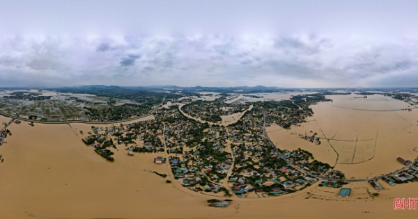 Nước lũ trắng xóa làng quê Hà Tĩnh nhìn từ flycam