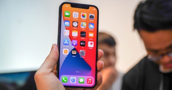 Tin kinh tế 7AM: Trải nghiệm iPhone 12 Pro tại Việt Nam, giá từ 31 triệu đồng; Ngành công nghiệp bắt đầu đà hồi phục
