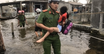 Thừa Thiên Huế cảnh báo người dân không ra khỏi nhà do mức độ nguy hiểm của bão số 9