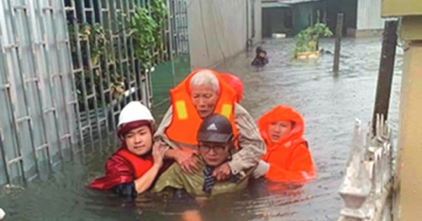 Nhiều làng quê Nghệ An - Hà Tĩnh bị lũ tiếp tục nhấn chìm