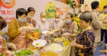 Gần 5 tỷ đồng ủng hộ quỹ “Vì người nghèo” qua Lễ hội buffet chay