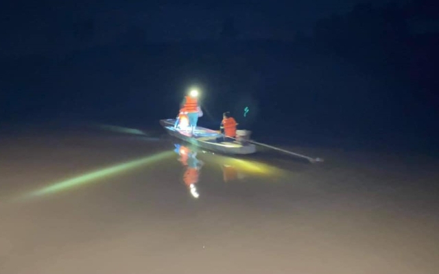 Lật thuyền trên sông Hiếu, người phụ nữ mất tích trong đêm